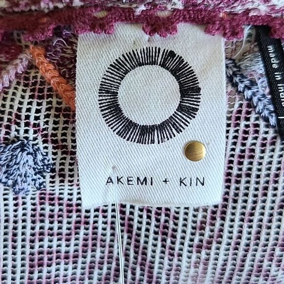 Akemi + Kin Top - Picture 5 of 7